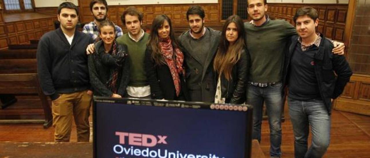 Por la izquierda, Diego Zapico, Gabriel Menéndez, Carmen Ovies, Álvaro Martínez, Sandra Mendizábal, Pablo Granda, Aida Saiz, Carlos del Valle y Javier Fernández de la Vega, los organizadores del TEDx Oviedo University. | luisma murias