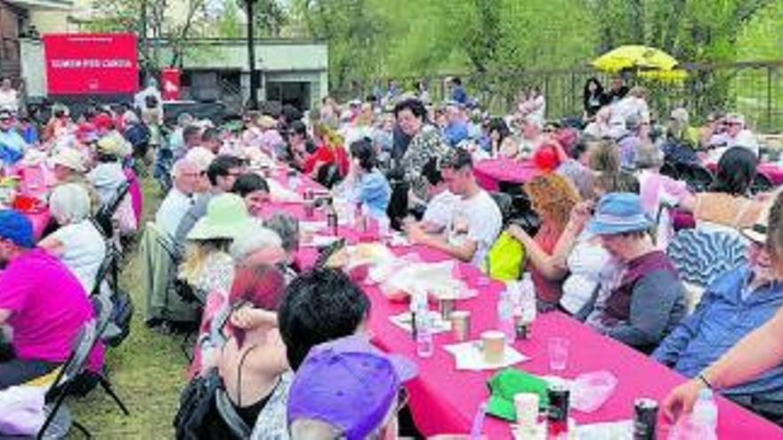 Més de 300 persones celebren la primera edició de la Festa de la Rosa de PSC Anoia