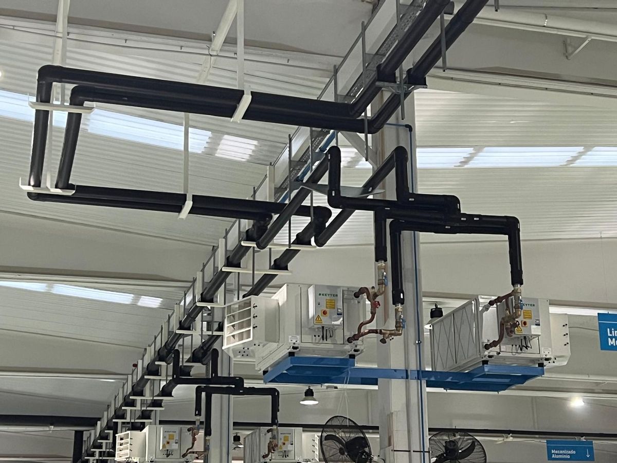 Infrico Supermarket refuerza la sostenibilidad de sus instalaciones en Lucena con un nuevo sistema de climatización.
