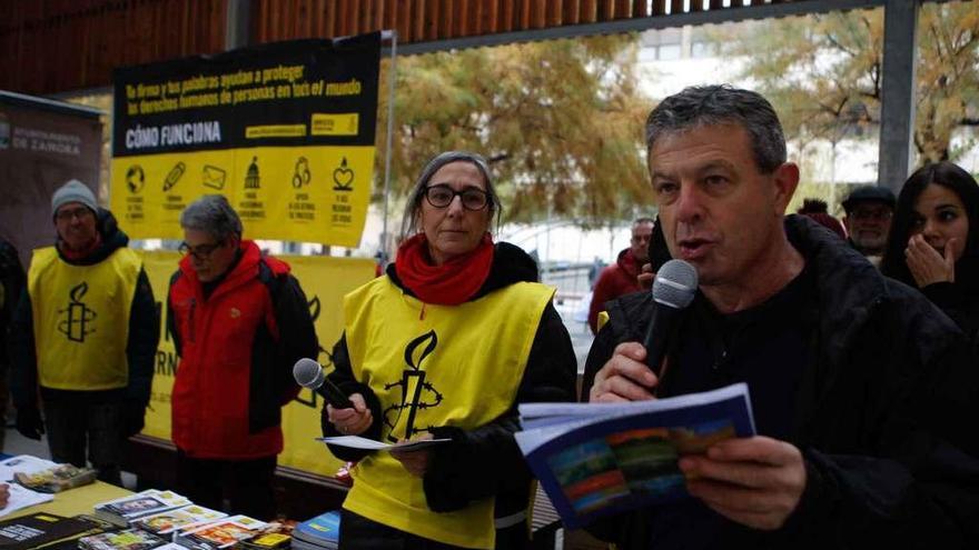 Lectura de la Declaración Universal de los Derechos Humanos, ayer en la calle Santa Clara.