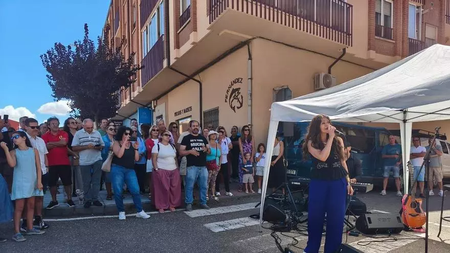 Marilia, excomponente de Ella Baila Sola, protagoniza el vermú musical de Capuchinos en Toro