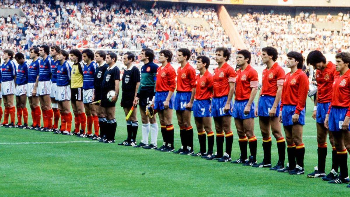 Los onces de España y Francia antes de disputar la final de 1984