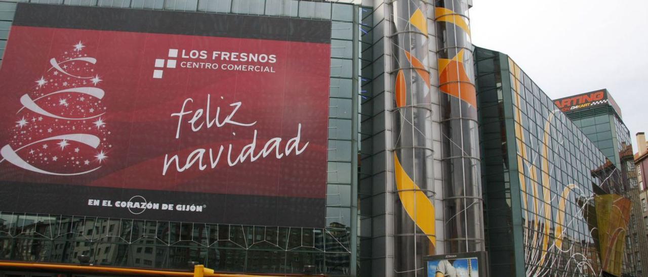 Tienda de Carrefour en el centro comercial Los Fresnos, en Gijón, en una imagen de archivo. | Marcos León