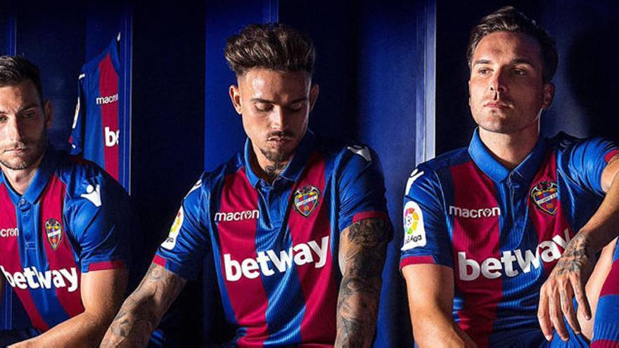 El Levante presenta su primera equipación 18-19