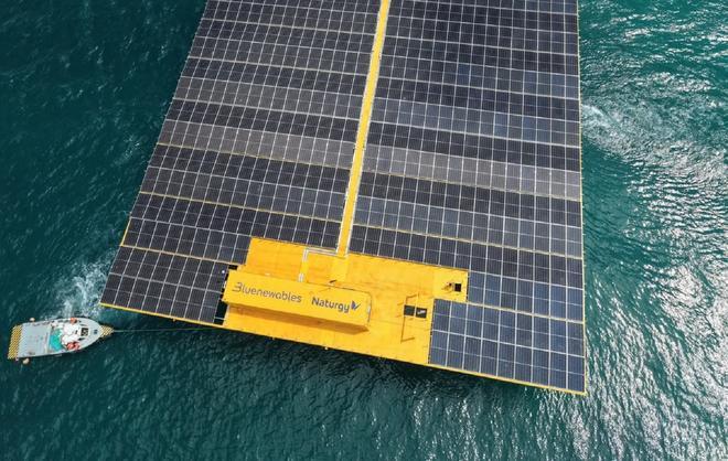 Llega a Valencia la primera planta fotovoltaica marina de España