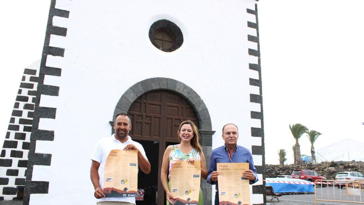 Jonatán Pérez, Yurena Cubas y Jesús Machín presentan el programa de actos de Los Dolores en Mancha Blanca. | | AYUNTAMIENTO TINAJO