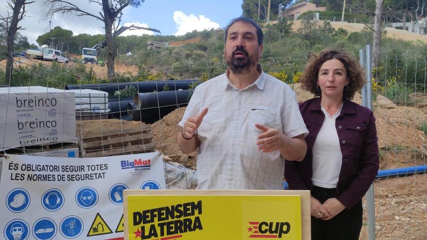 Dani Cornellà i Montserrat Vinyets, durant la roda de premsa.