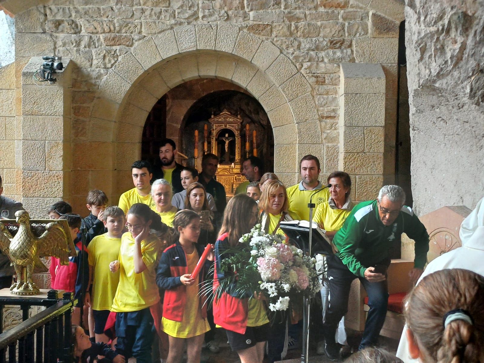 Con flores a María desde Llanera a Covadonga