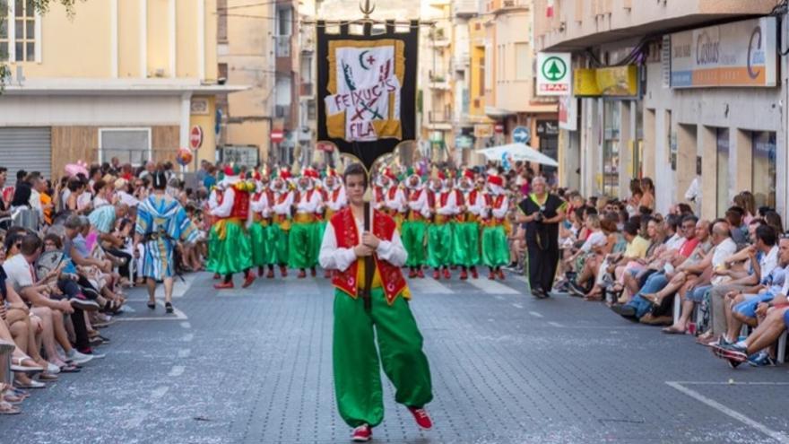 Los Moros y Cristianos de Pego rememoran los orígenes del municipio.