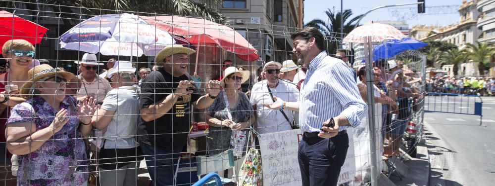 Hogueras 2019: Luceros calienta con la primera mascletà dentro de concurso.