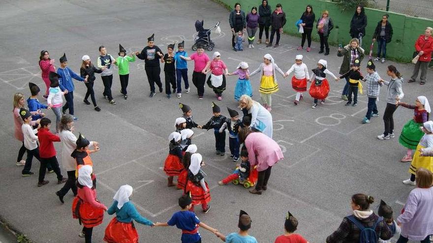 El colegio Benjamín Mateo ya come castañes