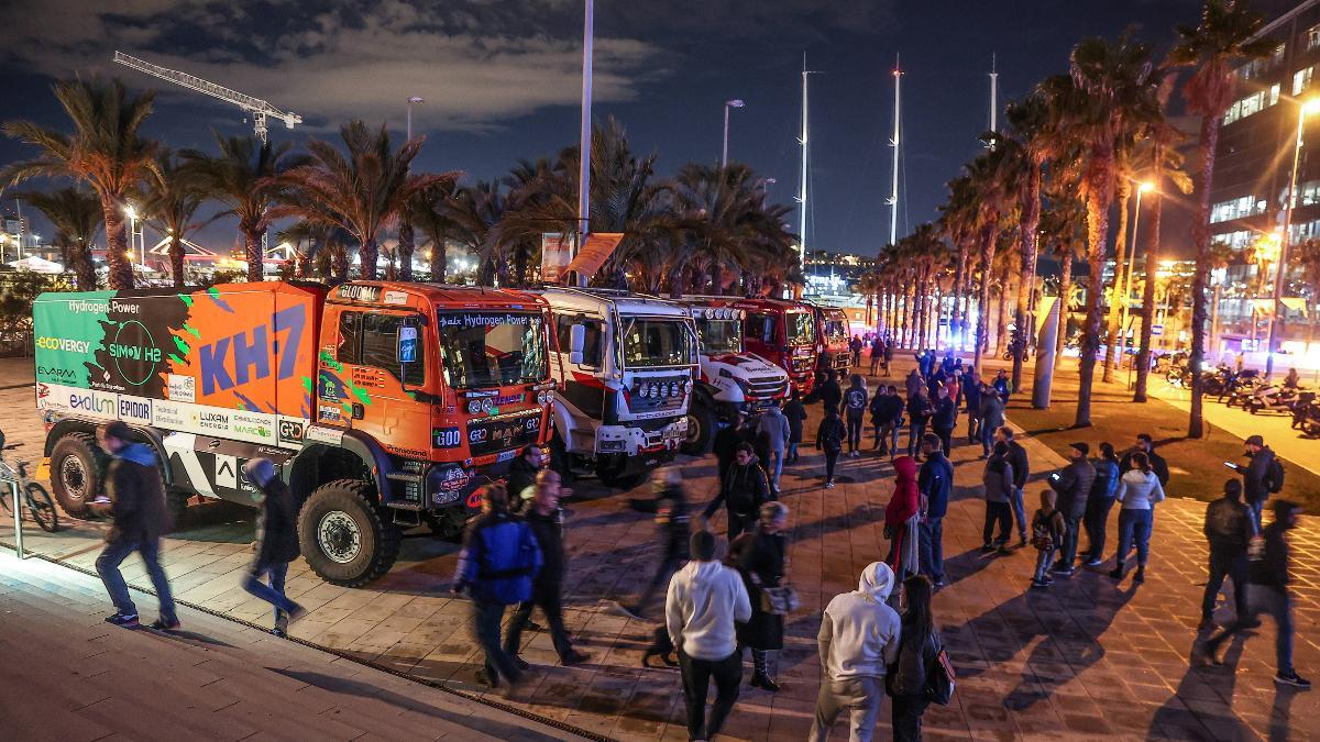 La caravana del Dakar, en Barcelona para las verificaciones técnicas , antes de poner rumbo a Arabia