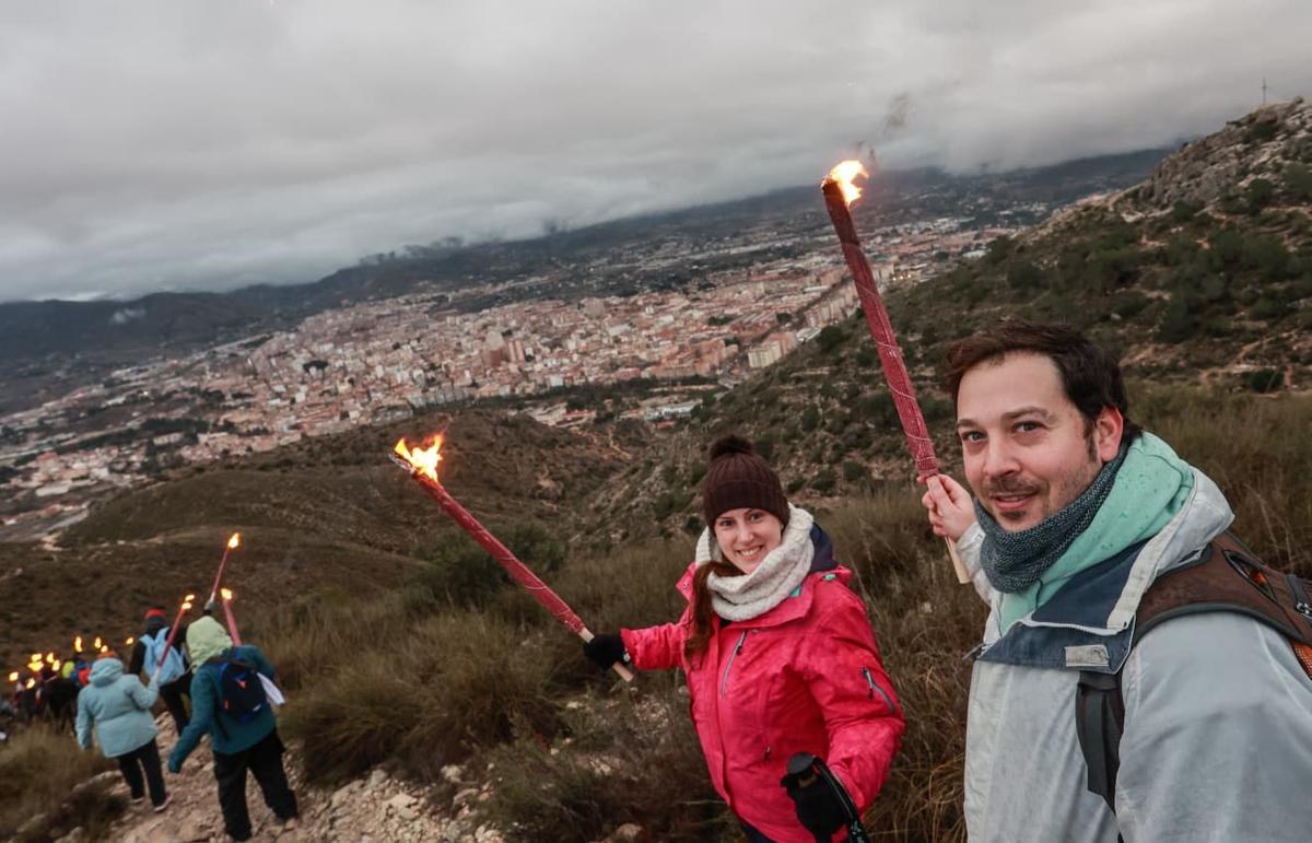 Así ha sido la Bajada de Antorchas en Elda