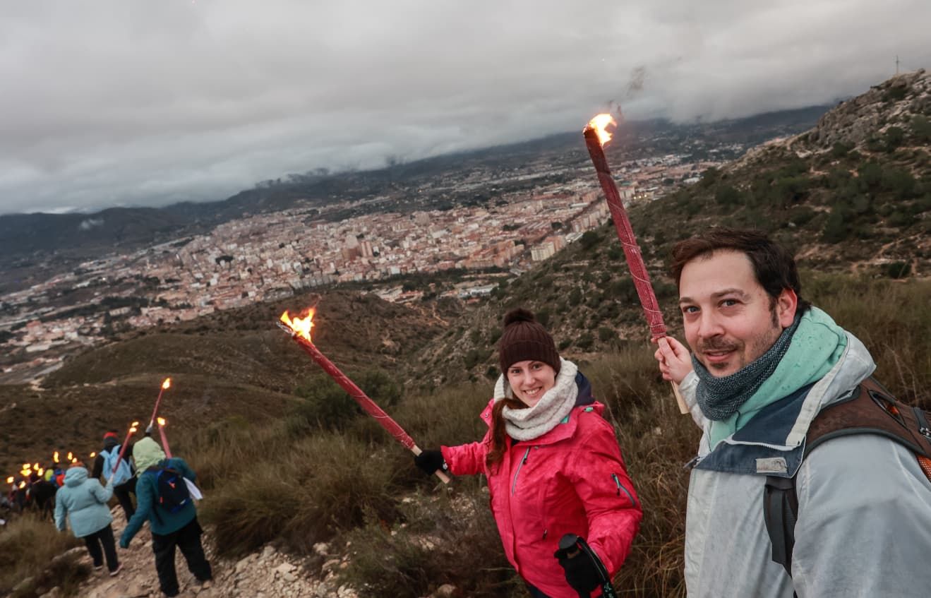 Así ha sido la Bajada de Antorchas en Elda