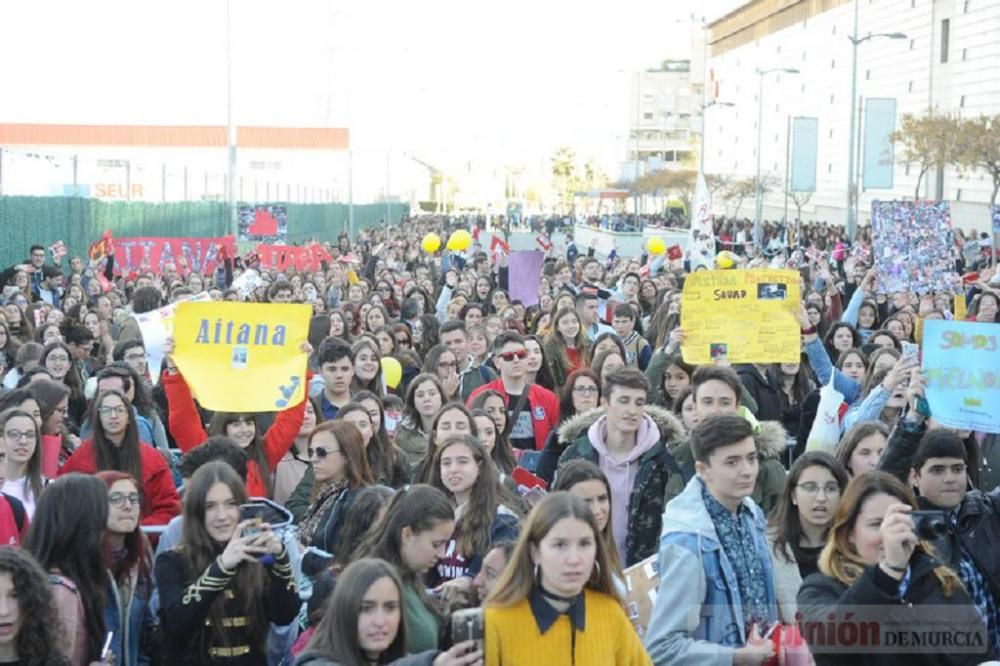 Firma de discos de Aitana en Murcia