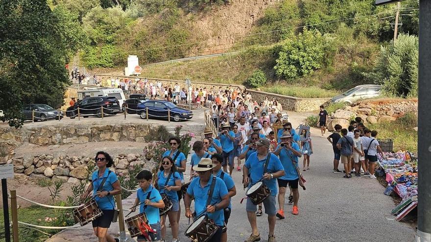 Un centenar de romeros visitan la ermita de Santa Cristina de Artana