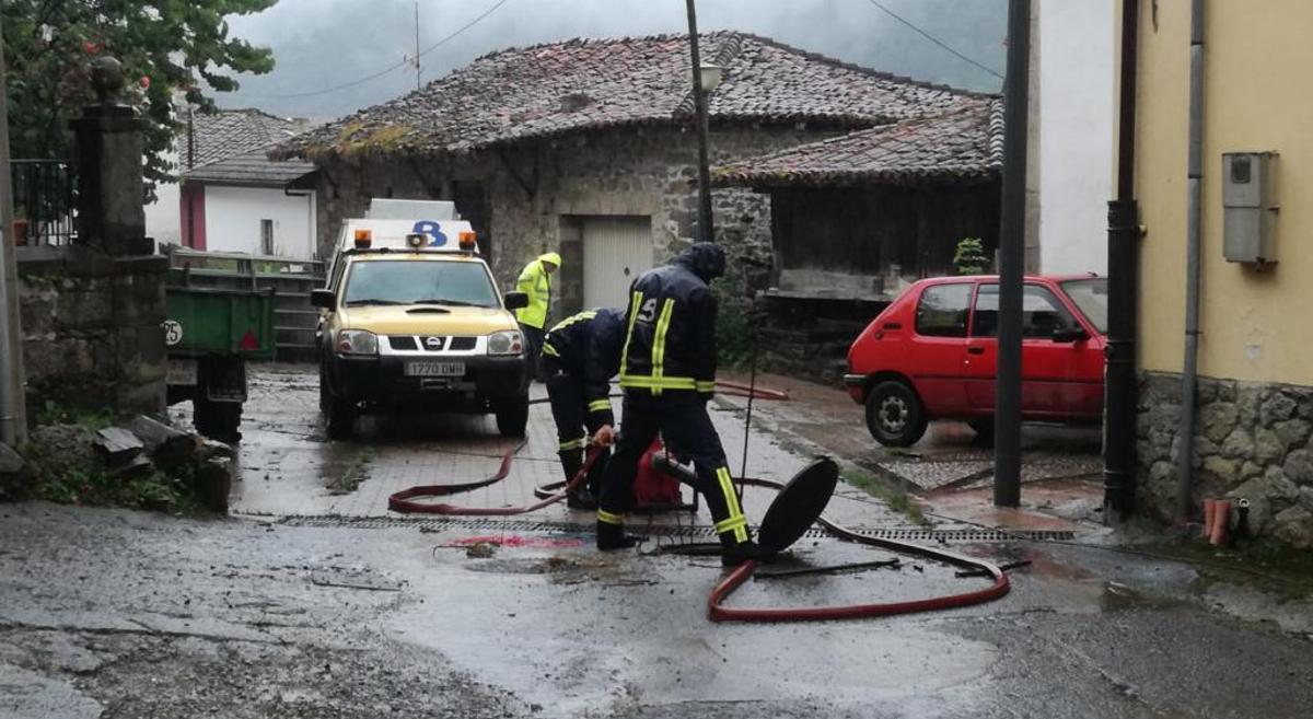 Los bomberos intervienen en Ponga