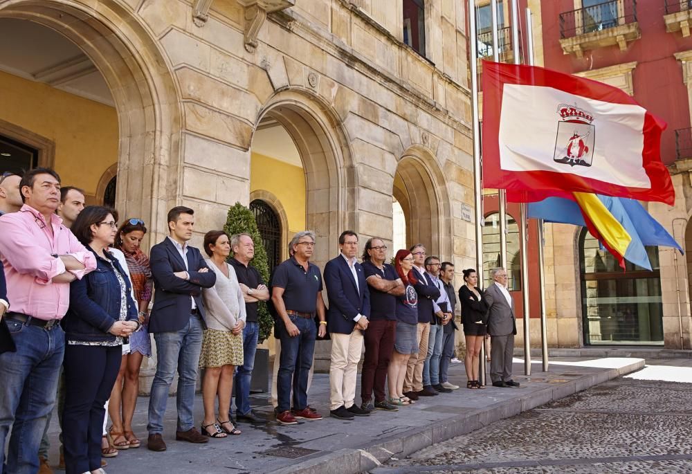 Minuto de silencio en Gijón