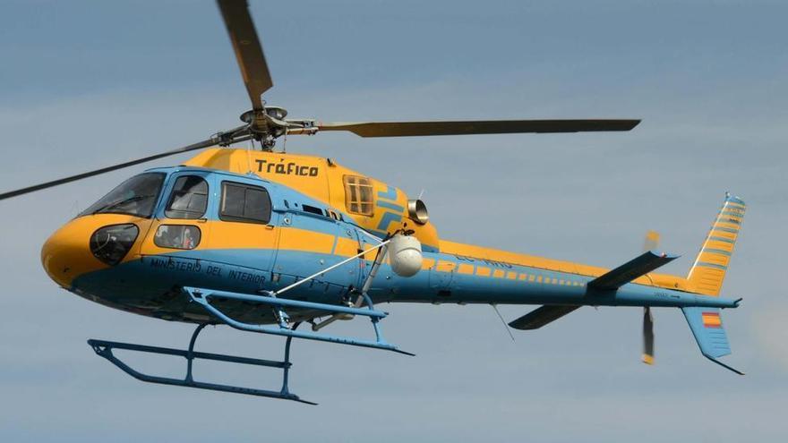 El helicóptero de Tráfico en Galicia lleva ya cinco meses inoperativo por falta de revisión