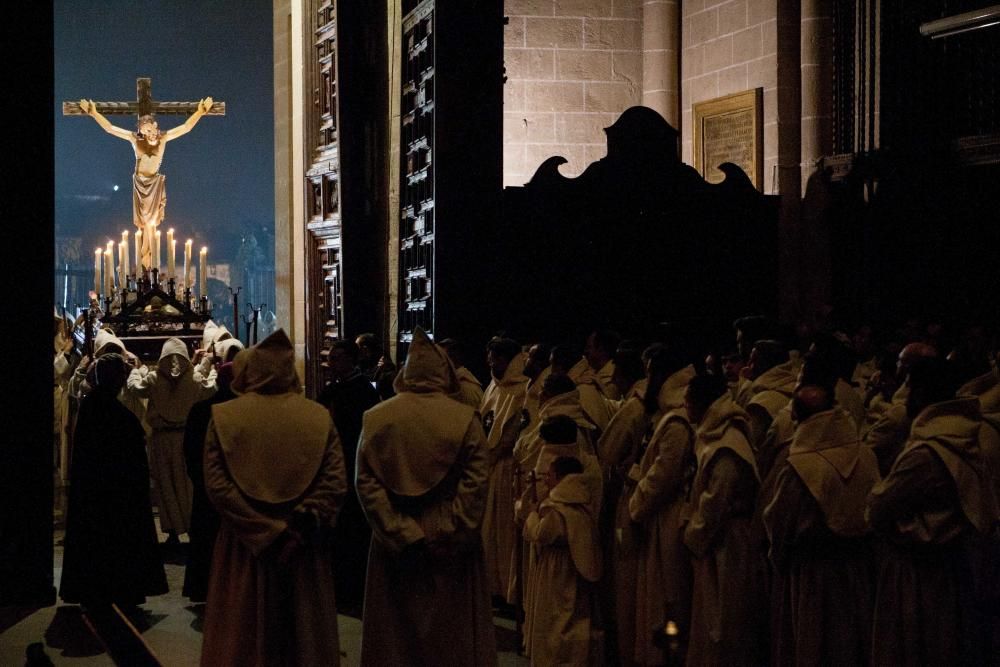 La procesión del Espíritu Santo en la Catedral