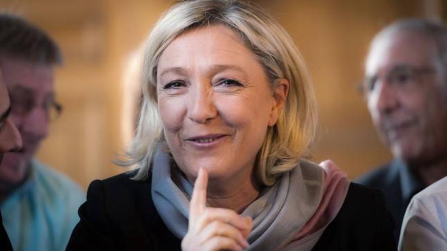 Retirado el carnet de consucir a Marine Le Pen