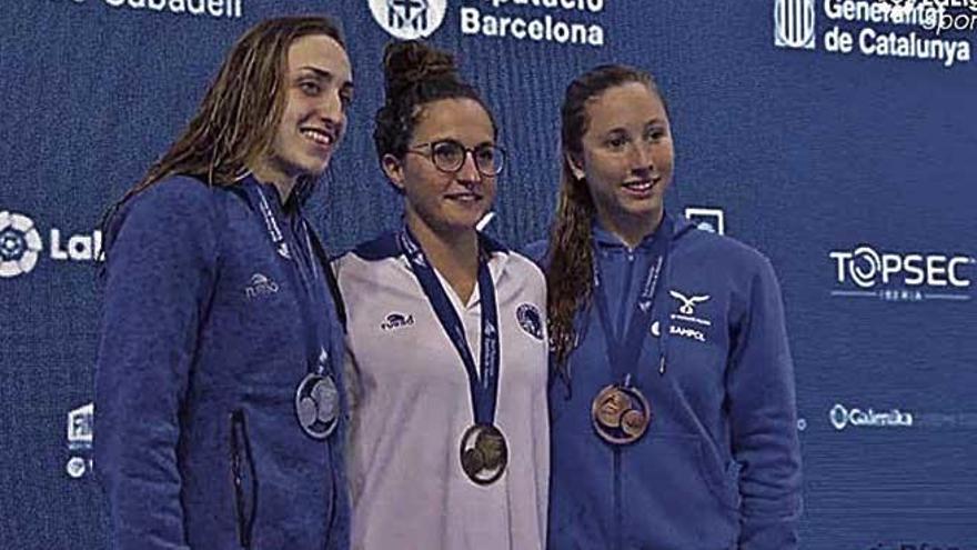 Lidón Muñoz, Judit Ignacio y Aina Hierro en el podio.