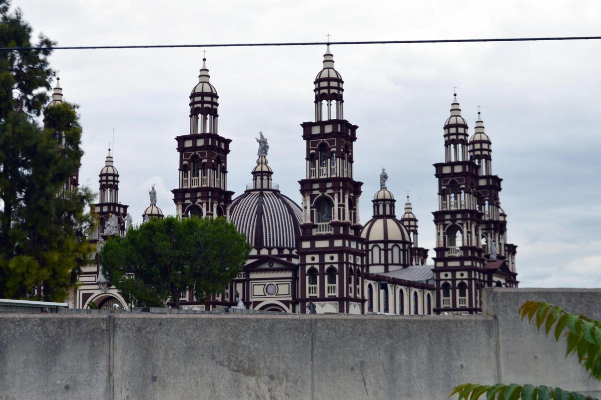 La iglesia de El Palmar abre sus misas al público pero exige velo y mangas hasta la muñeca