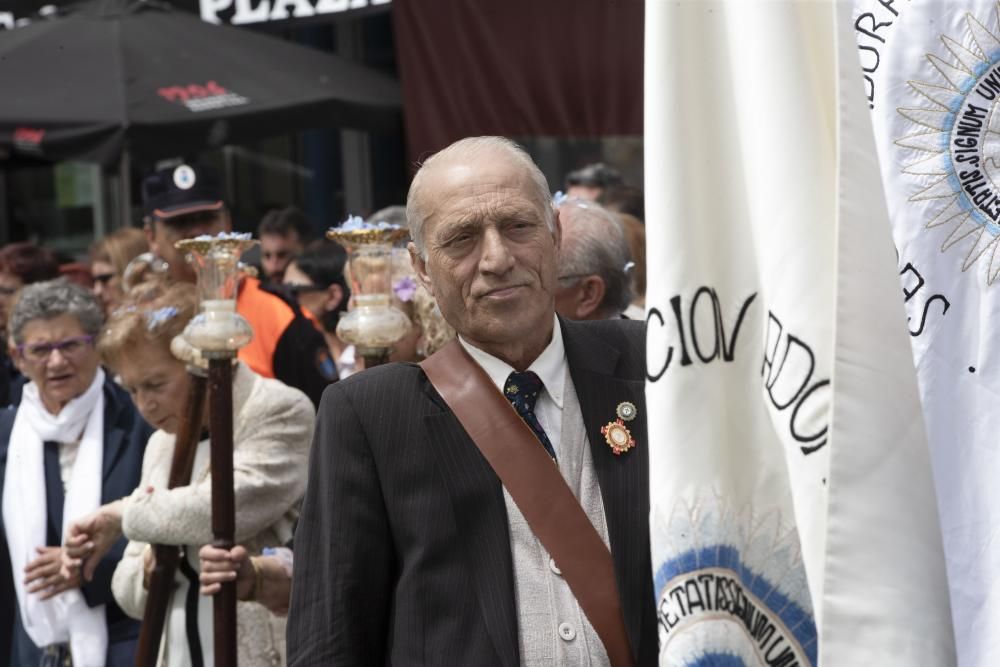 Las flores coronan el Corpus de Ponteareas.