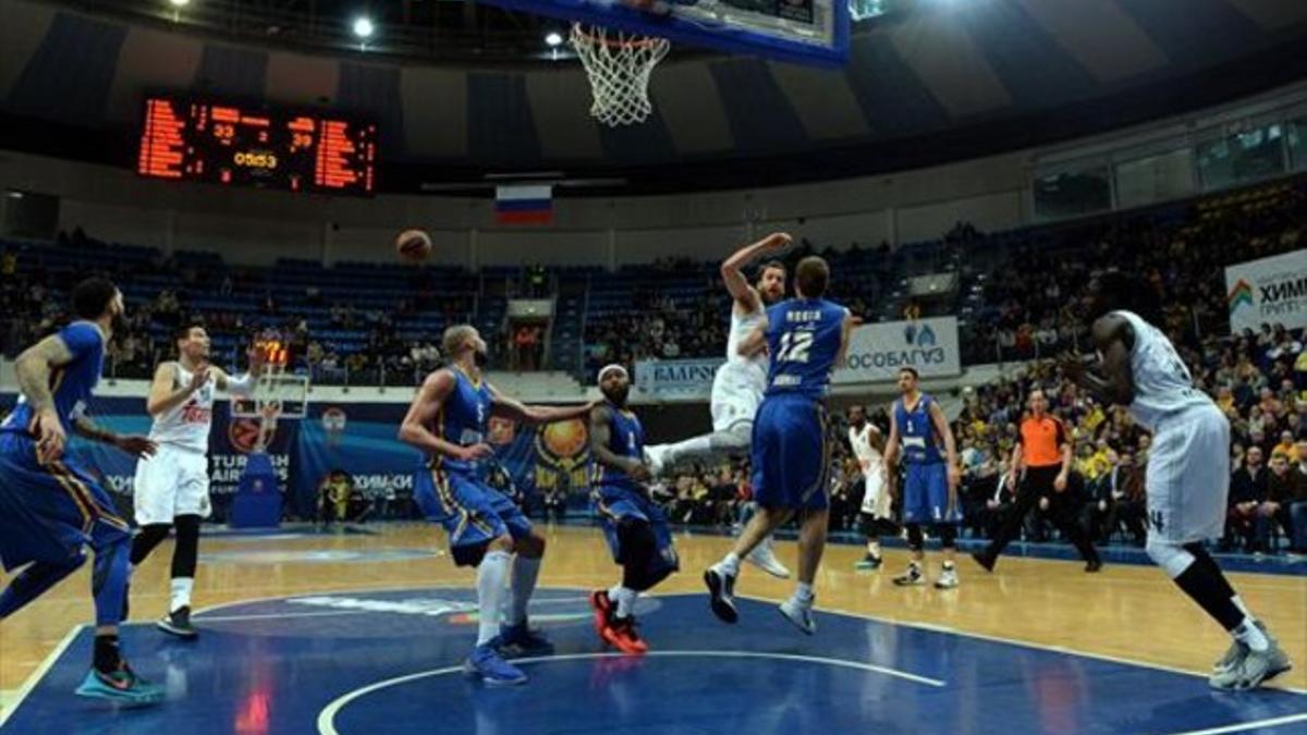 Una acción del partido del Top 16 que el Madrid jugó el jueves en la pista del Khimki