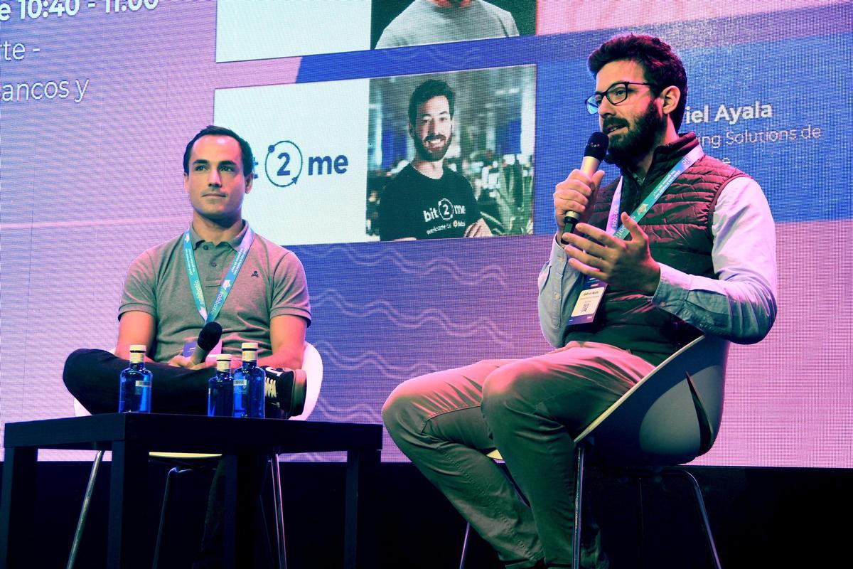 CEO de Fazil Crypto y a la derecha Gabriel Ayala, director de Bit2Me API.
