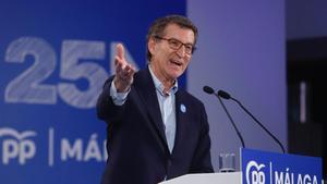 Feijóo veu Sánchez «més dèbil que mai» per haver abandonat el centre
