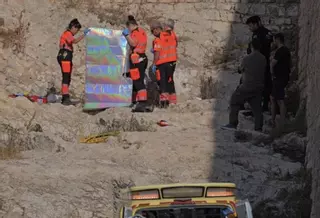 Los técnicos sanitarios denuncian una discriminación de medios: parasoles en Ibiza frente a carpas en Mallorca y Menorca