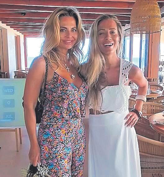 Ilona Novackova y Martina Benvenutto.jpg