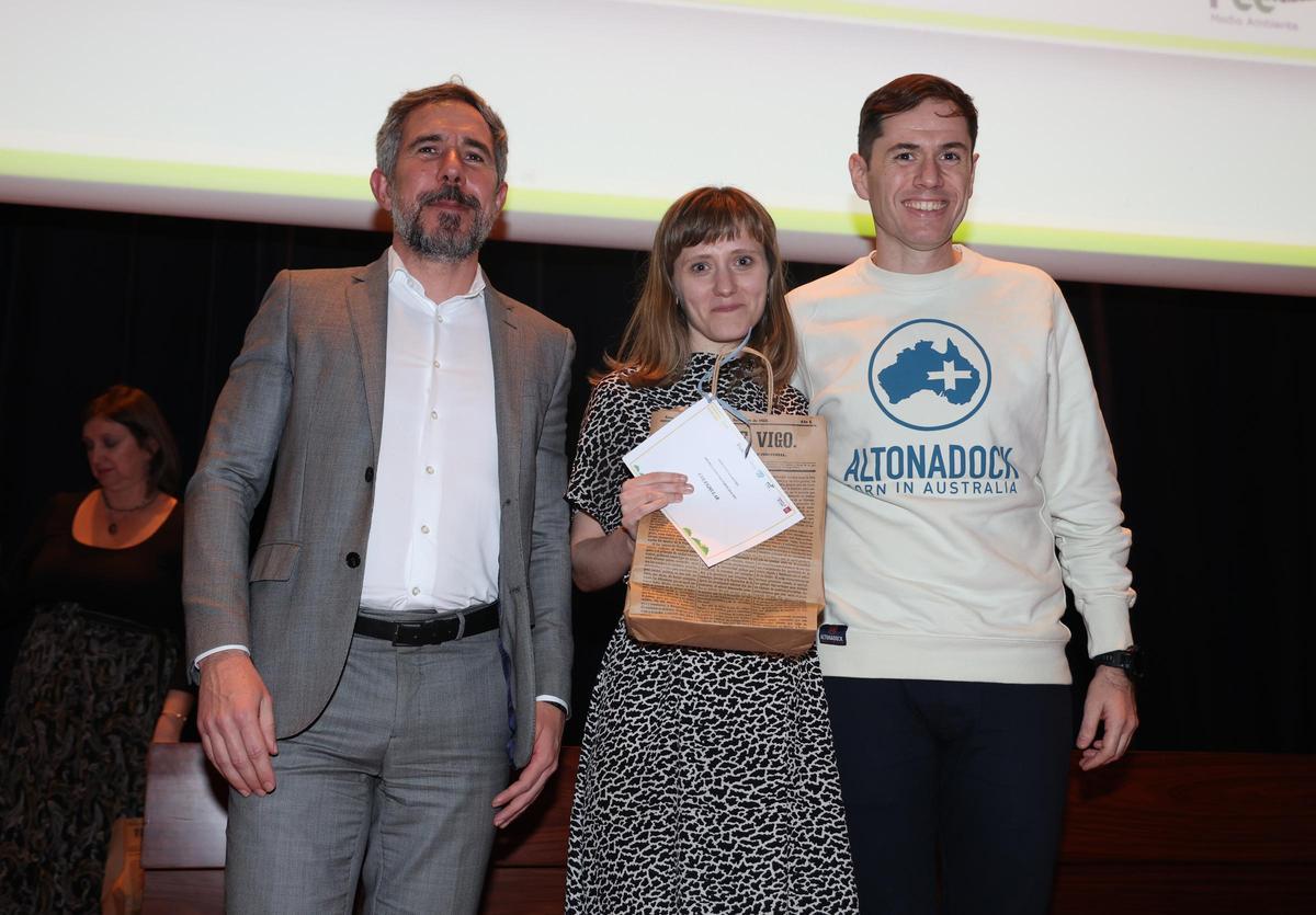 El Colegio Lar recibió su premio de la mano de Pedro Costa.