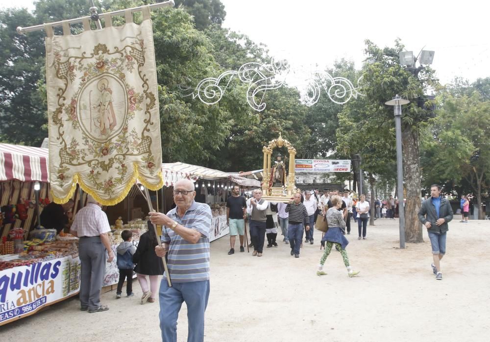 La finca de San Roque rebosa devoción y fiesta en su primer día - La procesión desde la iglesia de San José Obrero hasta la capilla abre cuatro jornadas de programación