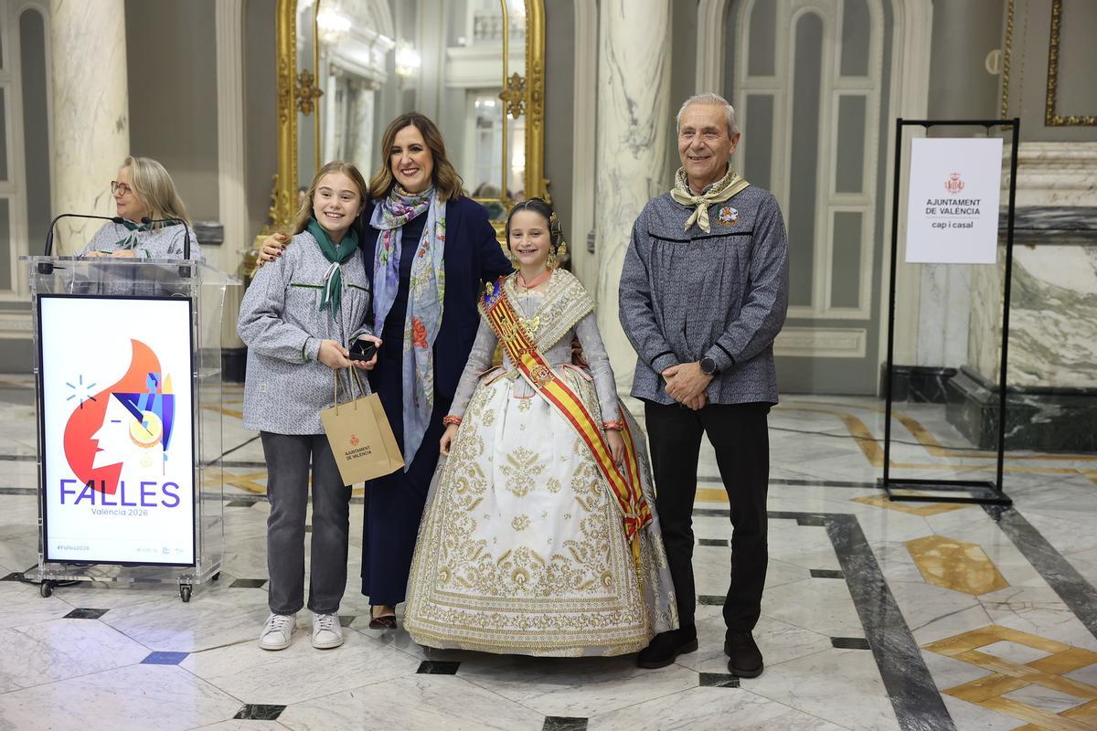 Catalá recibe a las Falleras Mayores Infantiles de Valéncia de la historia
