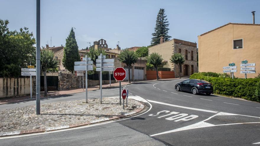 Intersecció entre la GI-500, la GI-501 i la GI-504, on es preveu construir la rotonda.