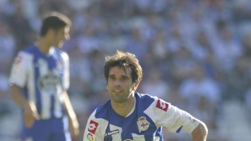 Valerón, durante el encuentro que disputó ante el Nàstic en Riazor. / fran martínez