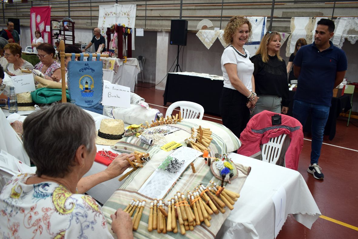 Así se desarrolló la "VII Xuntanza de Bolillos e Labores", organizada en Valga y que reunió a 450 personas llegadas de toda Galicia.