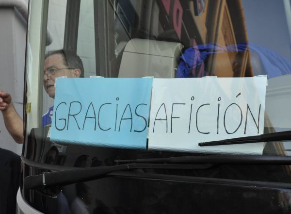 Apoteósica llegada del Real Zaragoza al Ciudad de Valencia.