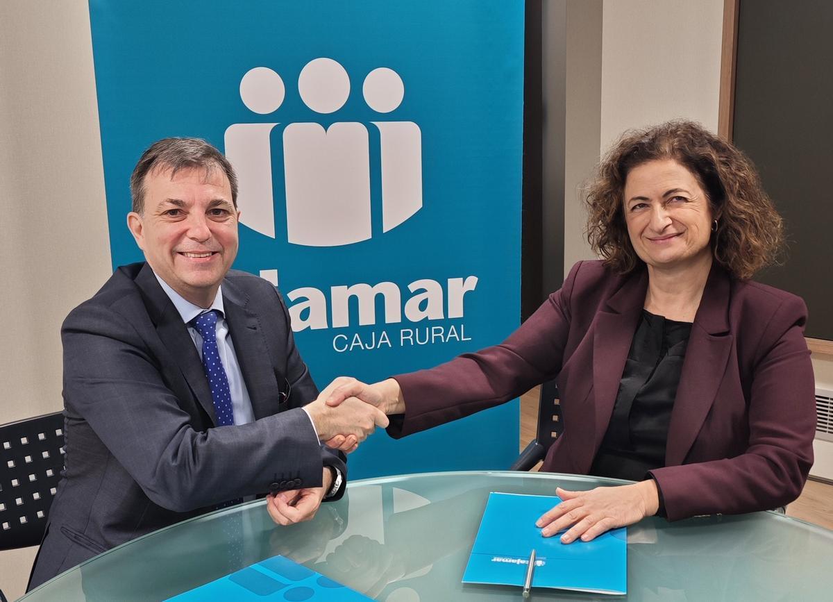 Acuerdo de colaboración entre Agrupal y Cajamar.