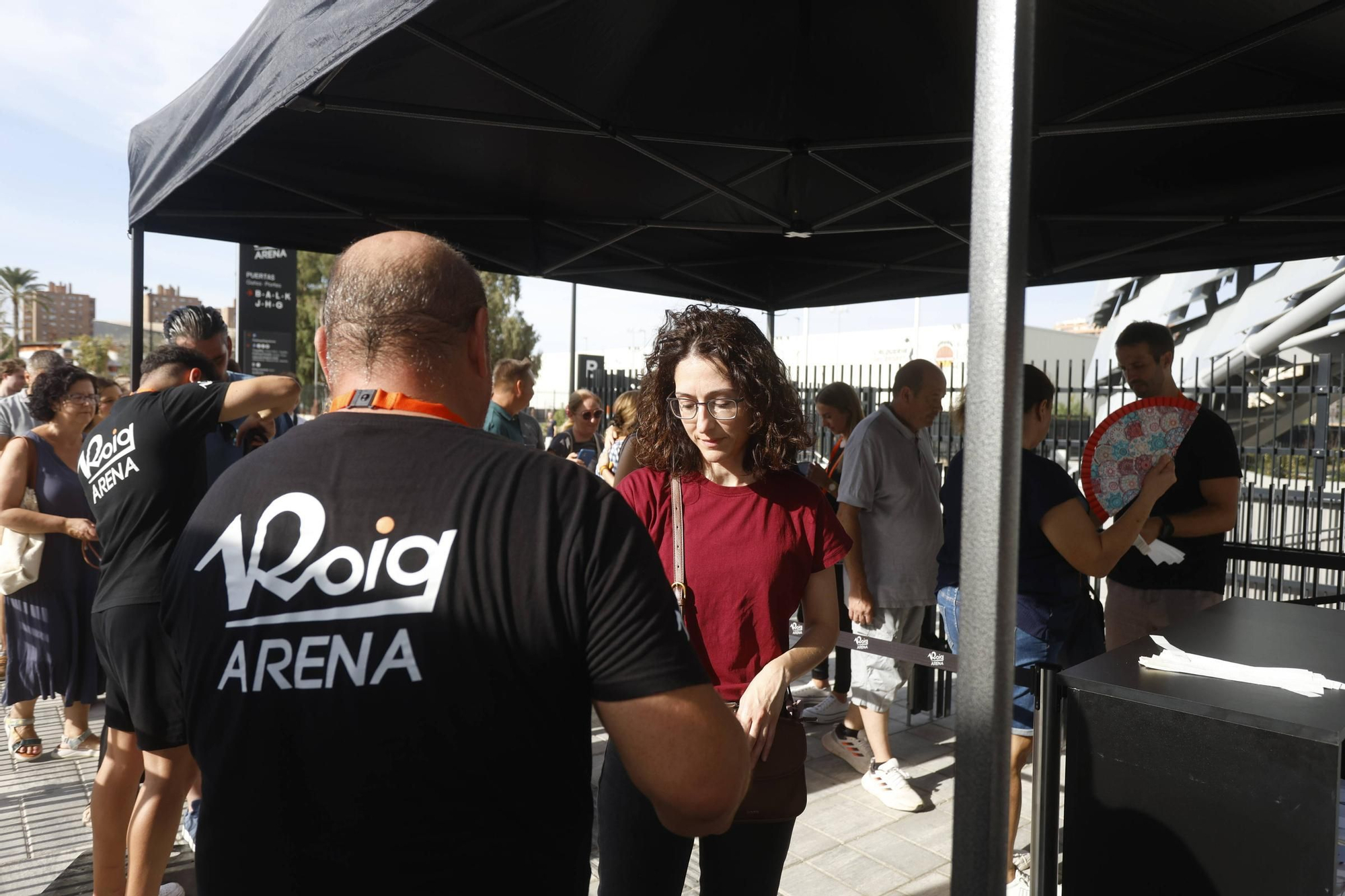 La afición del Valencia Basket visita el Roig Arena