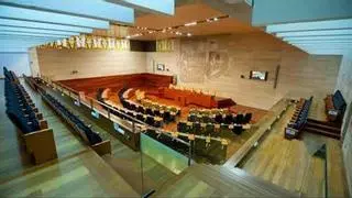 La Asamblea de Extremadura, antes del 27J