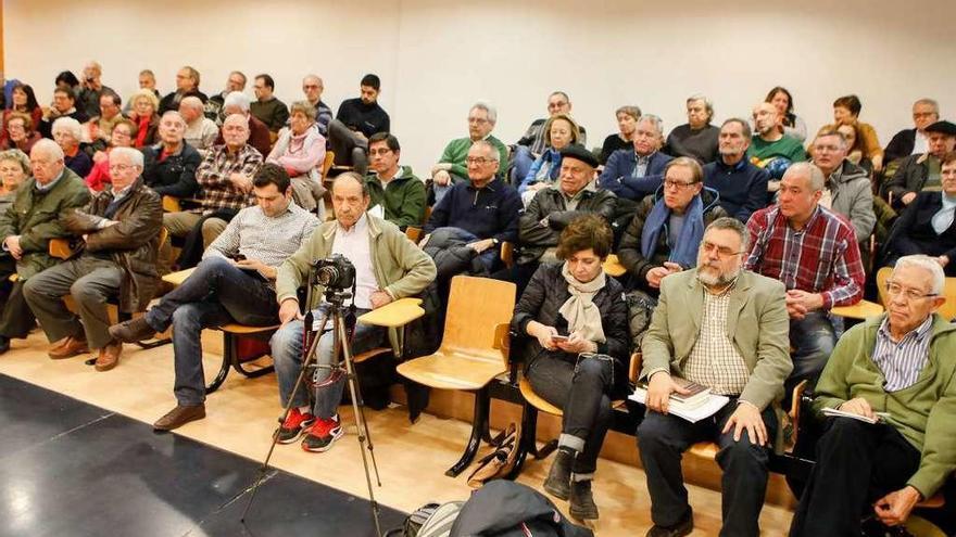 Parte del público que asistió al acto, con Juan Antonio Delgado, en primera fila, segundo por la derecha.