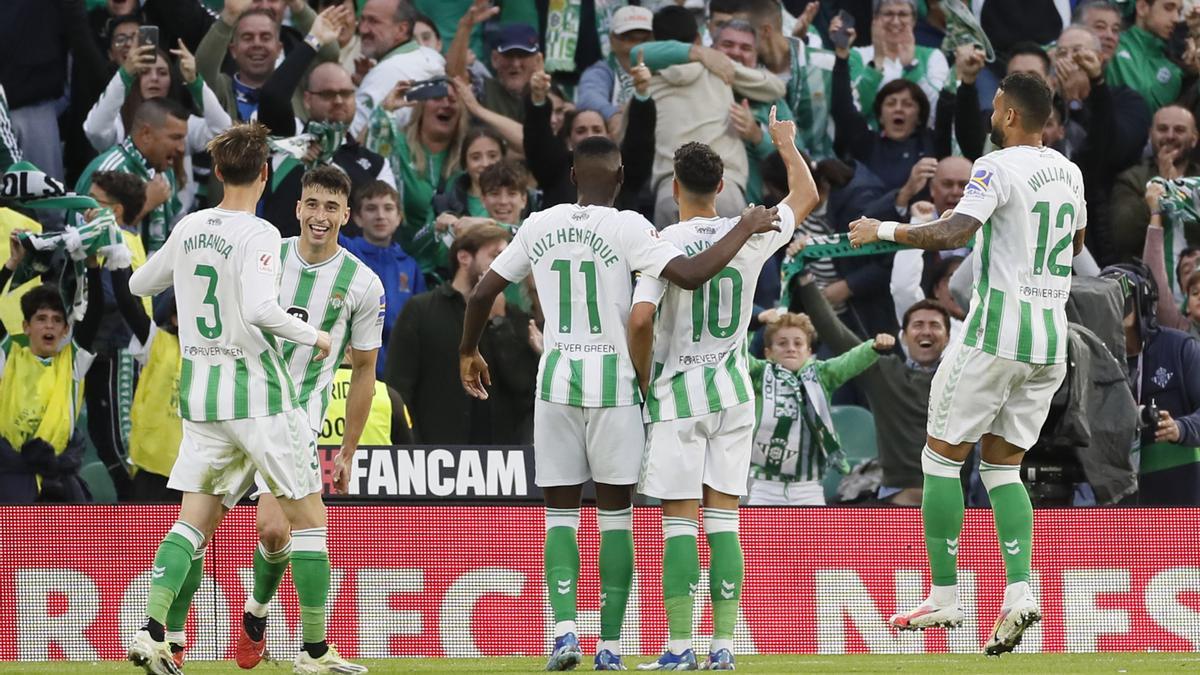 Ayoze celebra su gol ante el Mallorca.