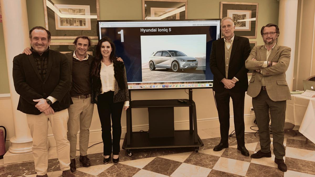 De izquierda a derecha, Felipe de Lucas, Consejero Delegado de PI360, Juan Pedro Díaz, Director General Comercial de Prensa Ibérica, Elena Gris, Juan José Martínez y Santiago de la Rocha, directores de marketing y comunicación y jefe de prensa de Hyundai Motor España, respectivamente.