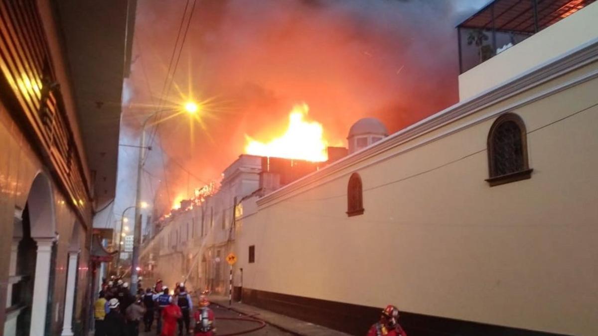 Incendio en Mesa Redonda