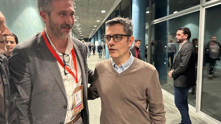 El alcalde de Vilagarcía, Alberto Varela, con el ministro de Justicia, Félix Bolaños, en A Coruña.