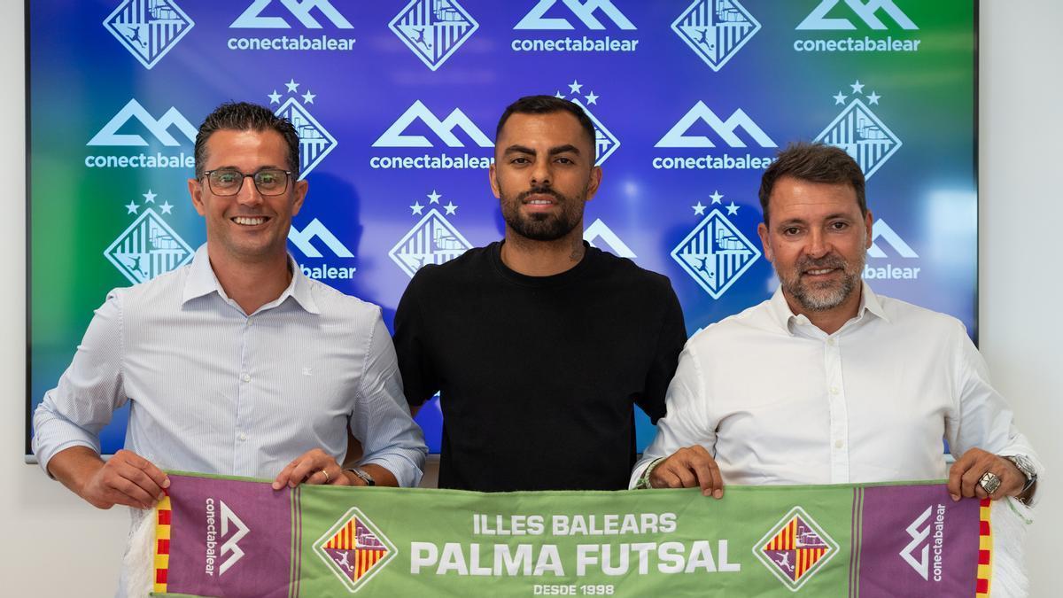 Diego Nunes, José Tirado y Joan Miquel Durán durante el acto de presentación