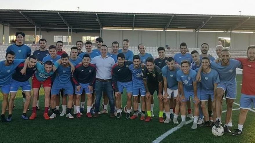 Paco Chalmeta visitó a los jugadores del Onda.